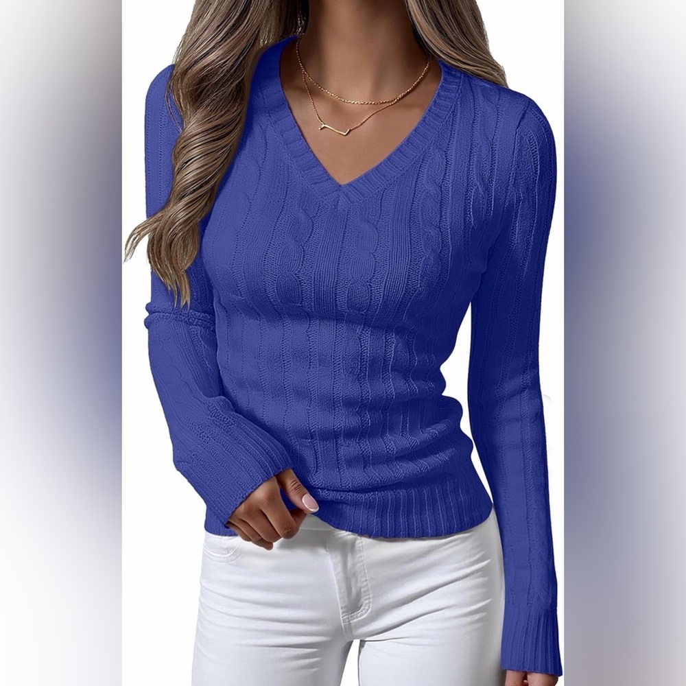 Elegant V-Neck Cable Knit Sweater in Blue